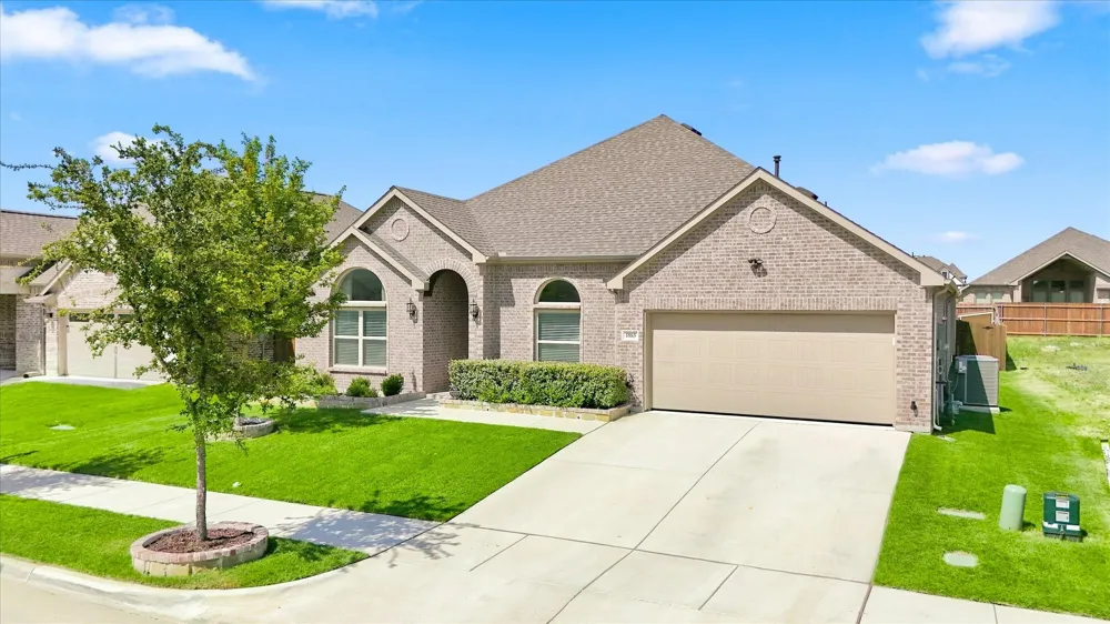 1863 Silver Birch Road Waxahachie, TX 75165