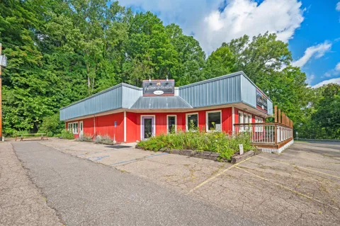 15212 Red Bud Trail