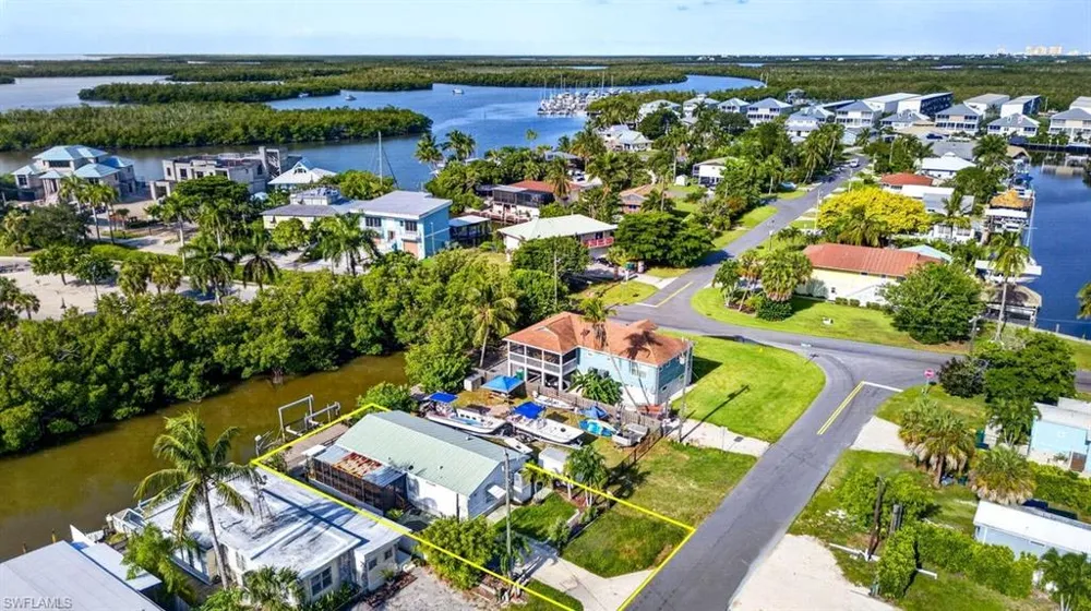 656 Palm Avenue Goodland, FL 34140