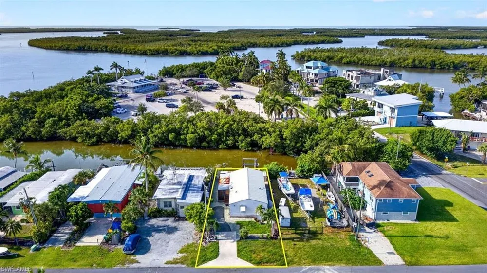 656 Palm Avenue Goodland, FL 34140