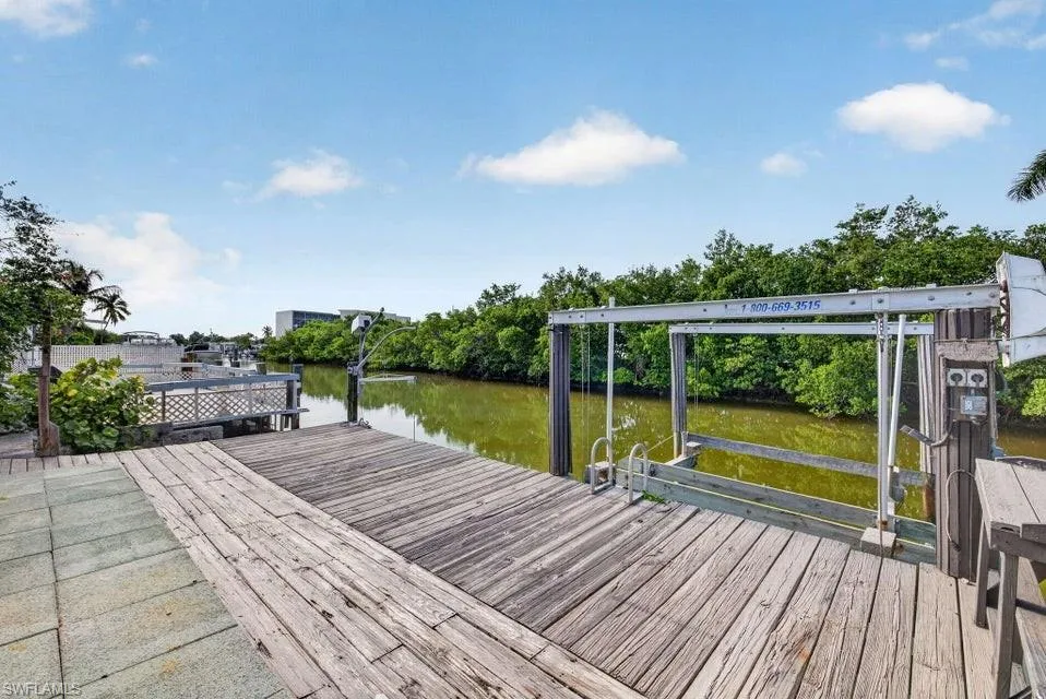 656 Palm Avenue Goodland, FL 34140