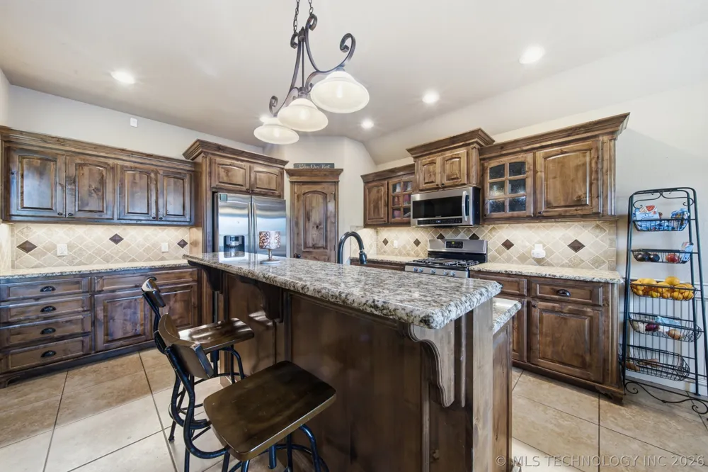 8416 76 EastAvenue Owasso, OK 74055
