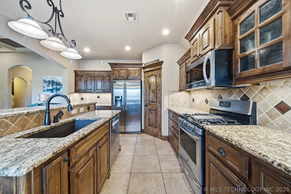 8416 76 EastAvenue Owasso, OK 74055