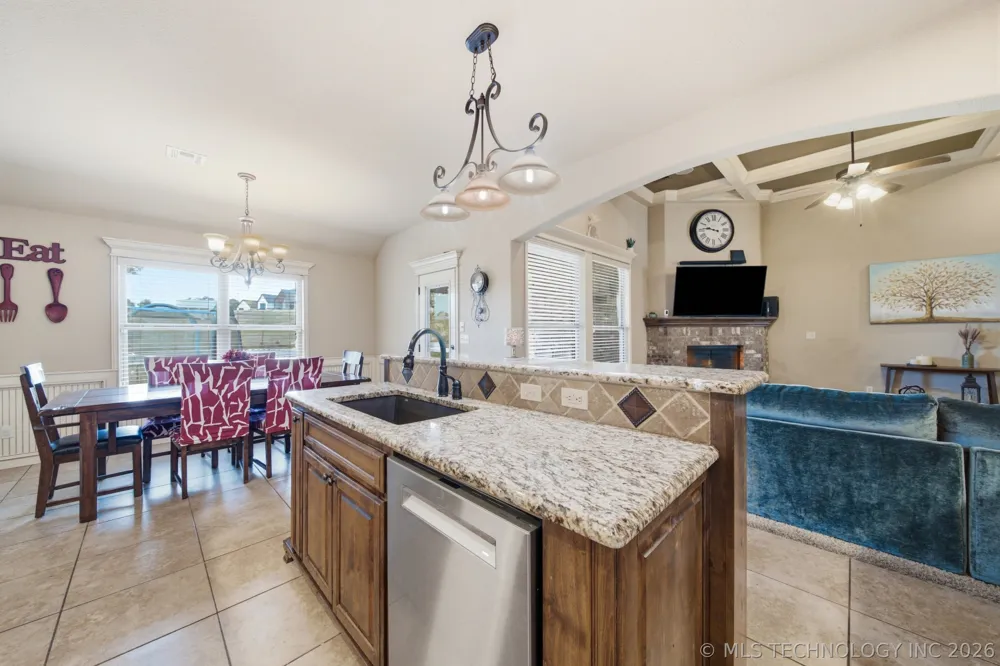 8416 76 EastAvenue Owasso, OK 74055