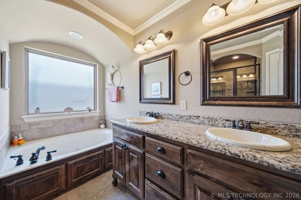 8416 76 EastAvenue Owasso, OK 74055