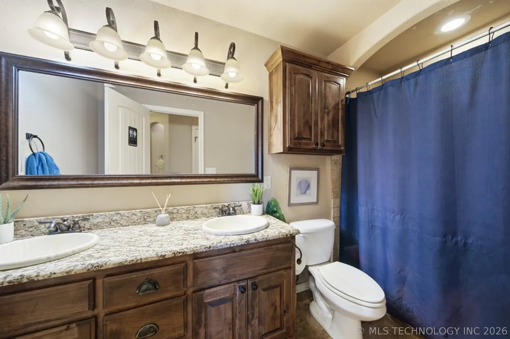 8416 76 EastAvenue Owasso, OK 74055