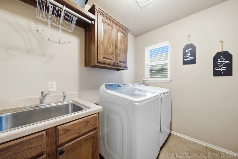 8416 76 EastAvenue Owasso, OK 74055
