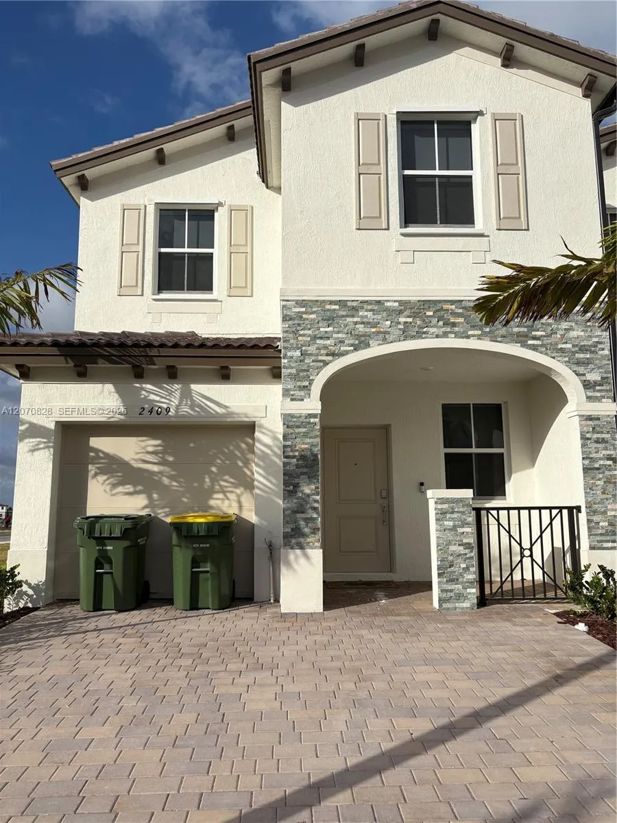 2409 SE 28th St Homestead, FL 33035