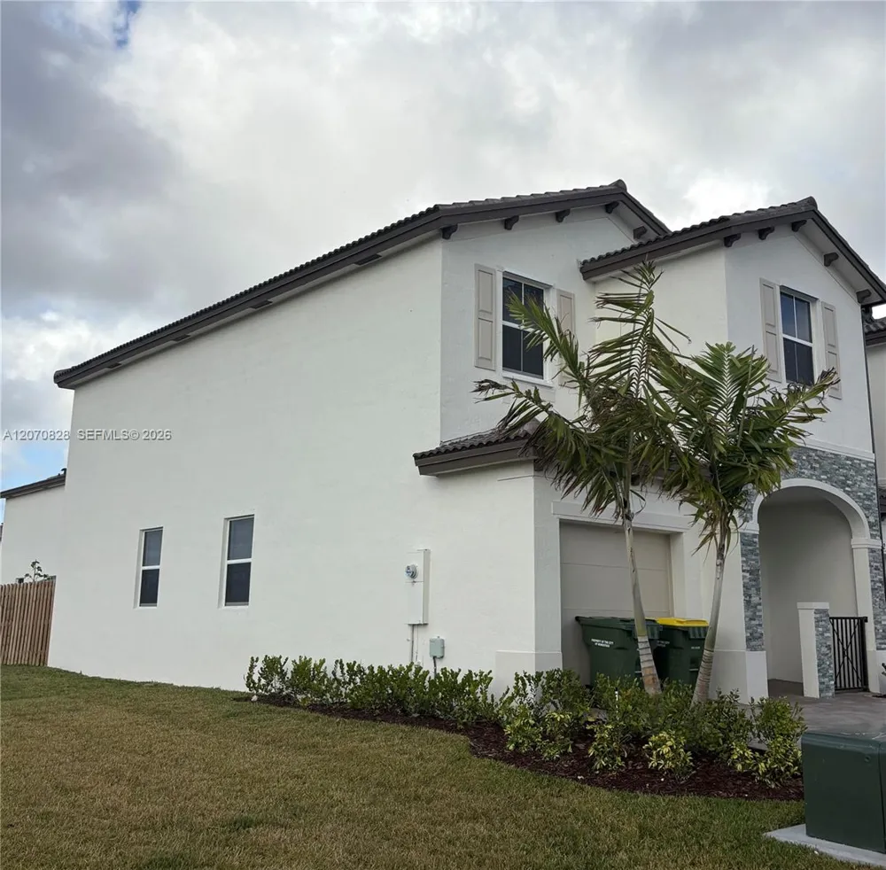 2409 SE 28th St Homestead, FL 33035