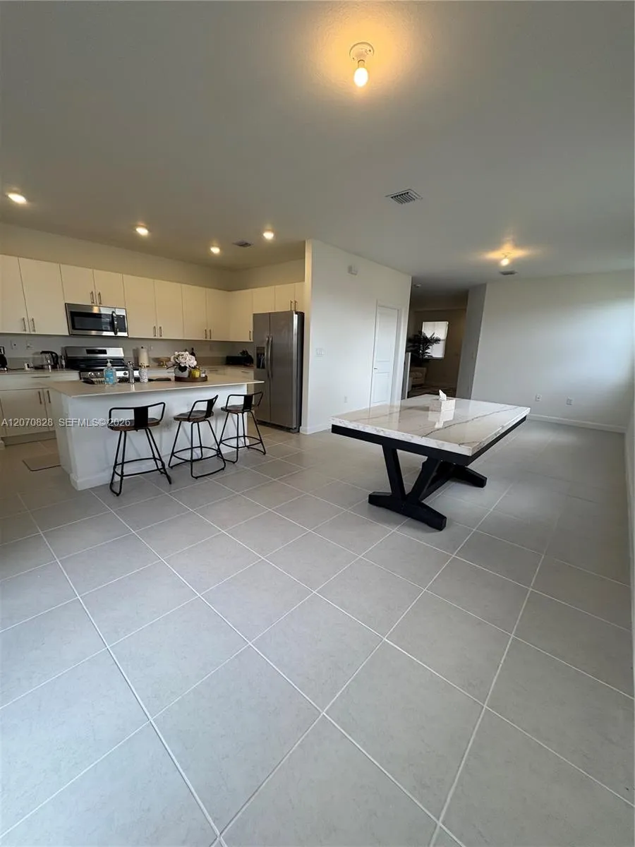 2409 SE 28th St Homestead, FL 33035