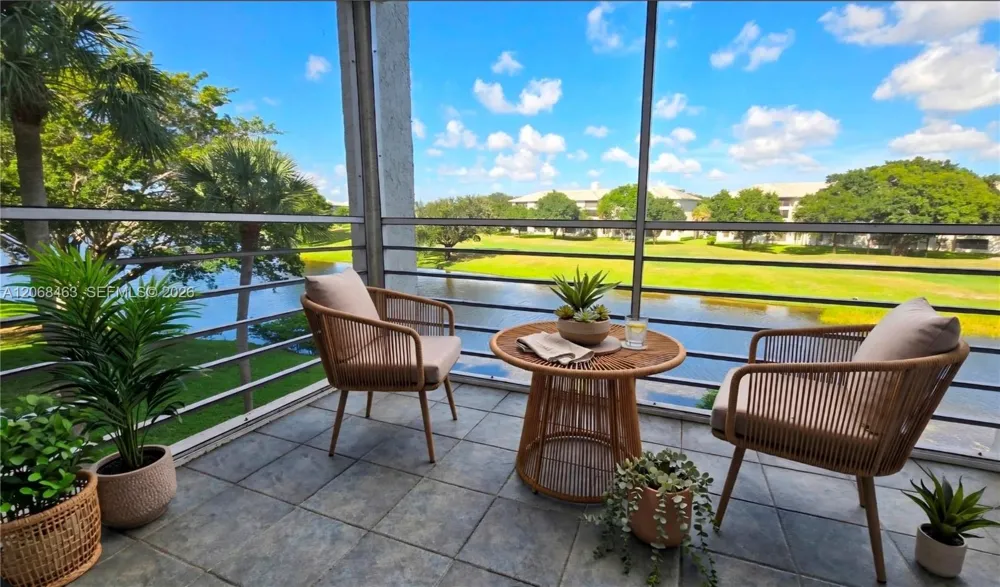 9230 Lagoon Pl #310 Davie, FL 33324