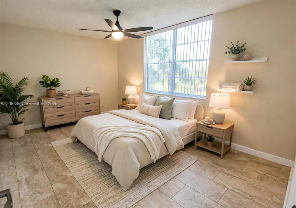 9230 Lagoon Pl #310 Davie, FL 33324