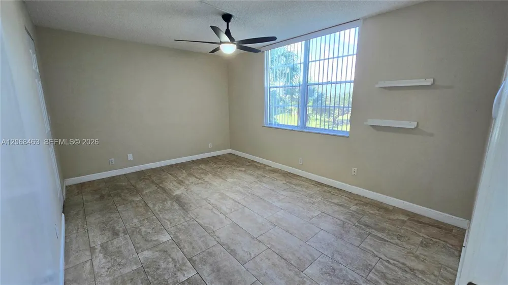 9230 Lagoon Pl #310 Davie, FL 33324