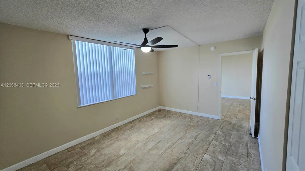 9230 Lagoon Pl #310 Davie, FL 33324