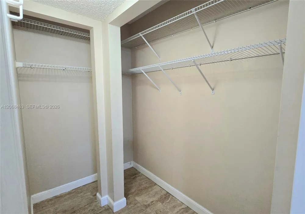 9230 Lagoon Pl #310 Davie, FL 33324
