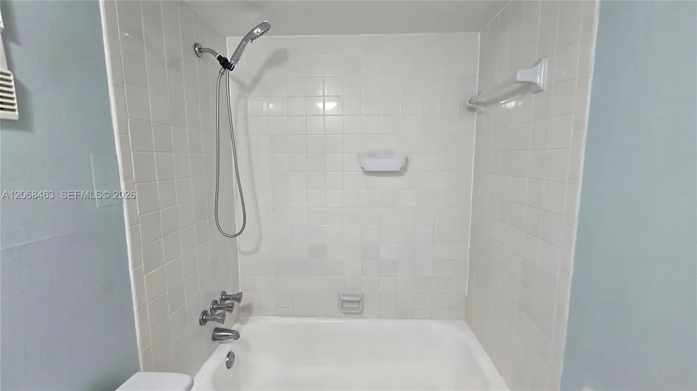 9230 Lagoon Pl #310 Davie, FL 33324