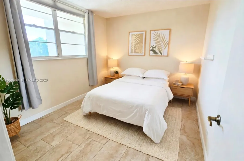 9230 Lagoon Pl #310 Davie, FL 33324