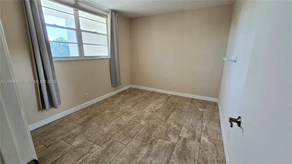 9230 Lagoon Pl #310 Davie, FL 33324