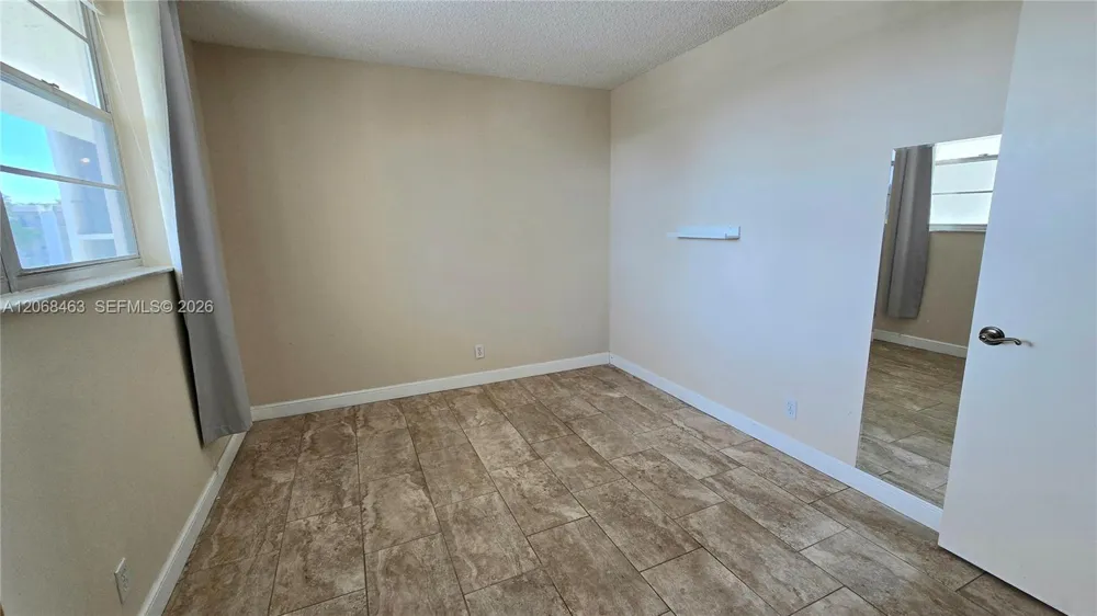 9230 Lagoon Pl #310 Davie, FL 33324