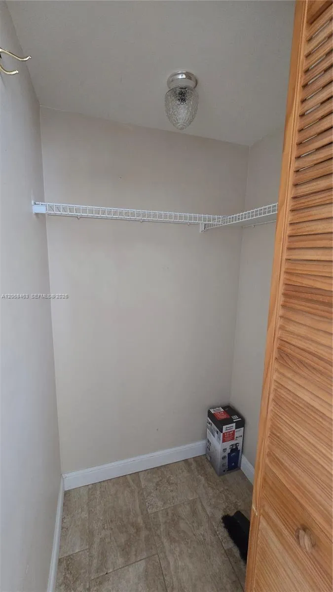 9230 Lagoon Pl #310 Davie, FL 33324