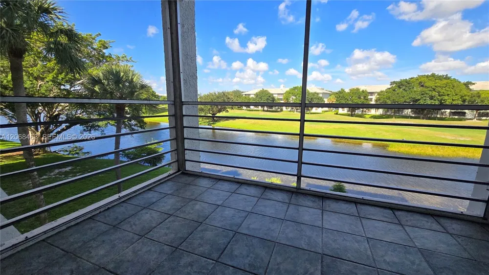 9230 Lagoon Pl #310 Davie, FL 33324