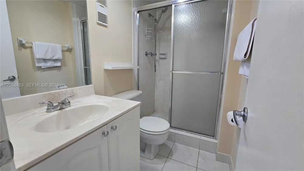 9230 Lagoon Pl #310 Davie, FL 33324