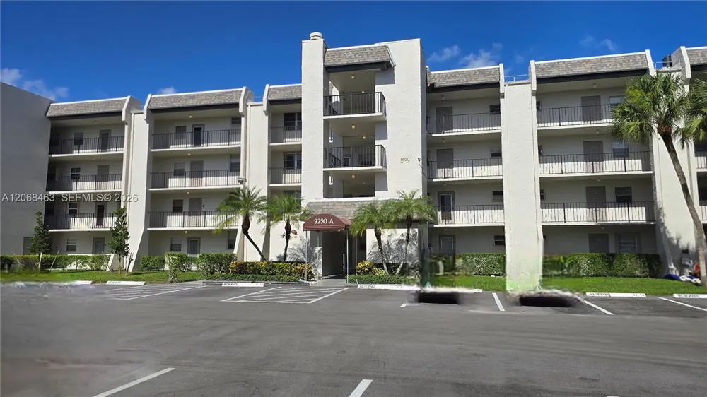 9230 Lagoon Pl #310 Davie, FL 33324