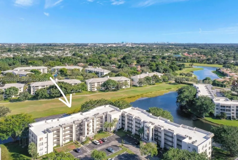 9230 Lagoon Pl #310 Davie, FL 33324