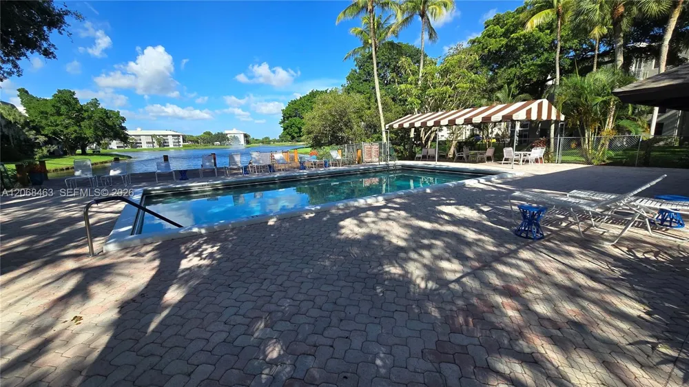9230 Lagoon Pl #310 Davie, FL 33324