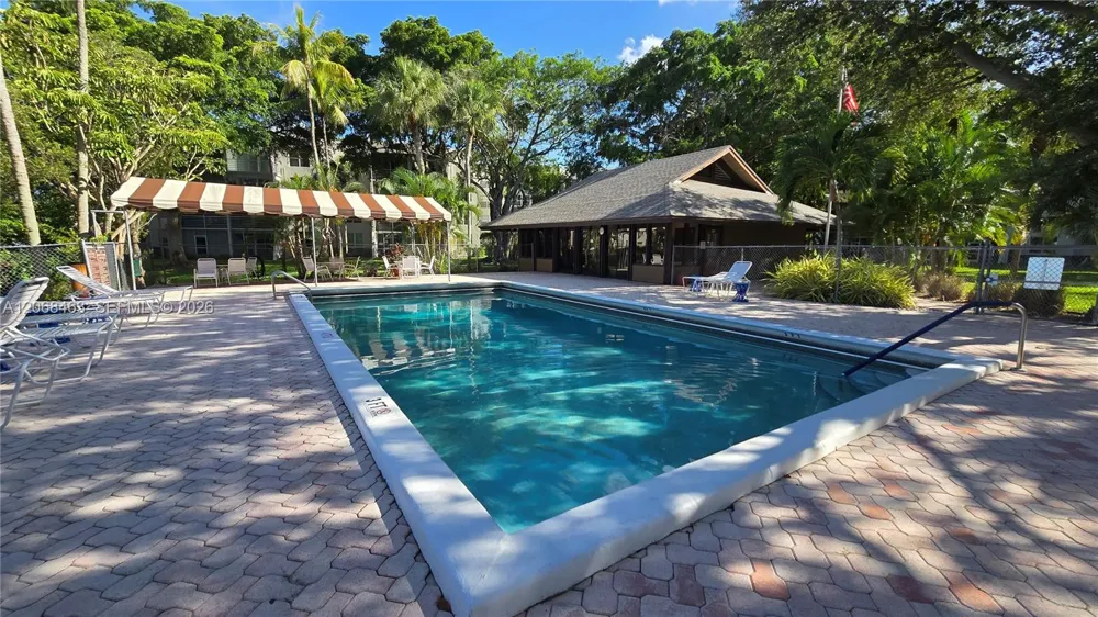 9230 Lagoon Pl #310 Davie, FL 33324