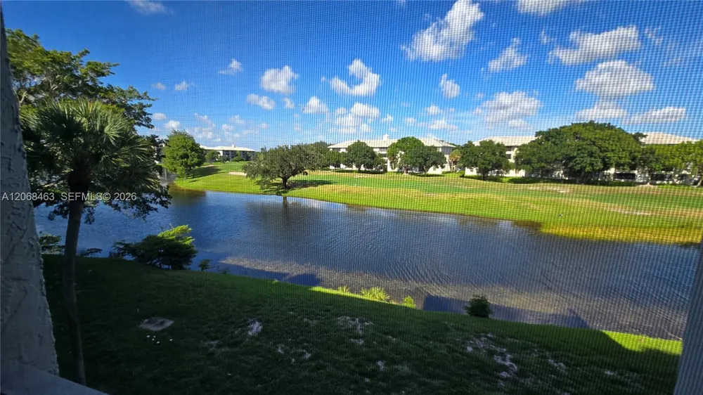 9230 Lagoon Pl #310 Davie, FL 33324