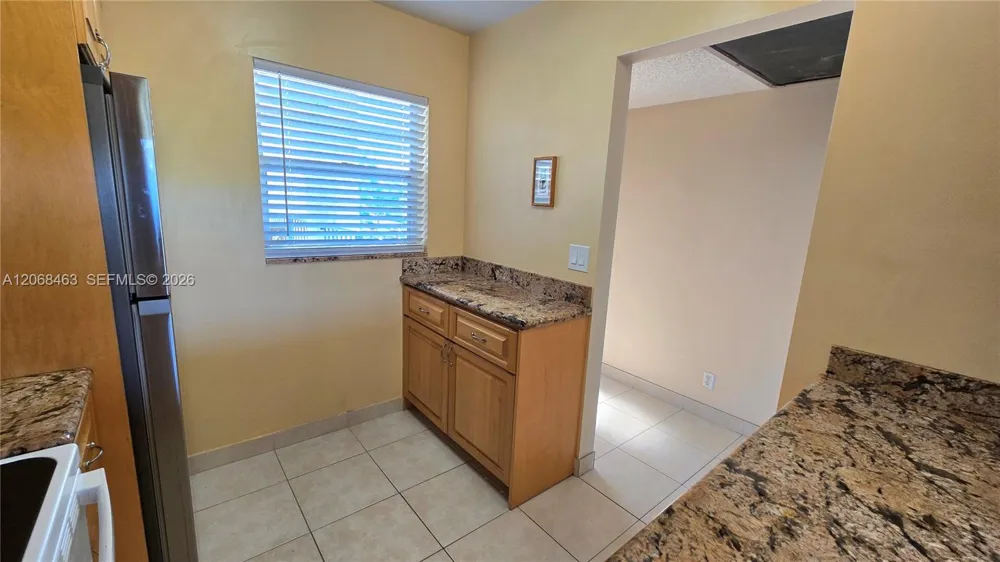 9230 Lagoon Pl #310 Davie, FL 33324