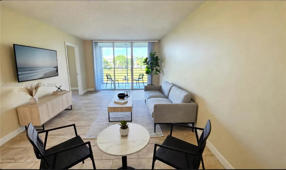 9230 Lagoon Pl #310 Davie, FL 33324