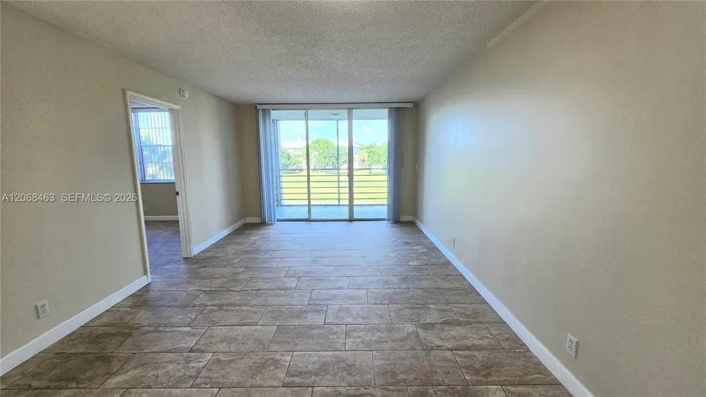 9230 Lagoon Pl #310 Davie, FL 33324