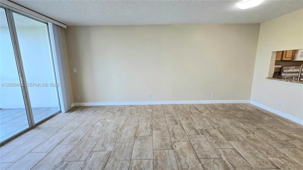 9230 Lagoon Pl #310 Davie, FL 33324