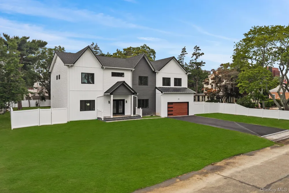 16 S Montgomery Avenue Bay Shore, NY 11706
