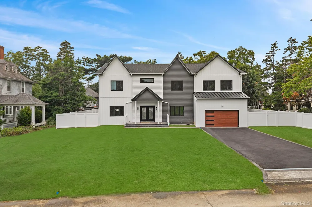 16 S Montgomery Avenue Bay Shore, NY 11706