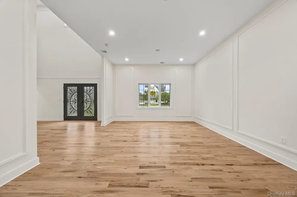 16 S Montgomery Avenue Bay Shore, NY 11706