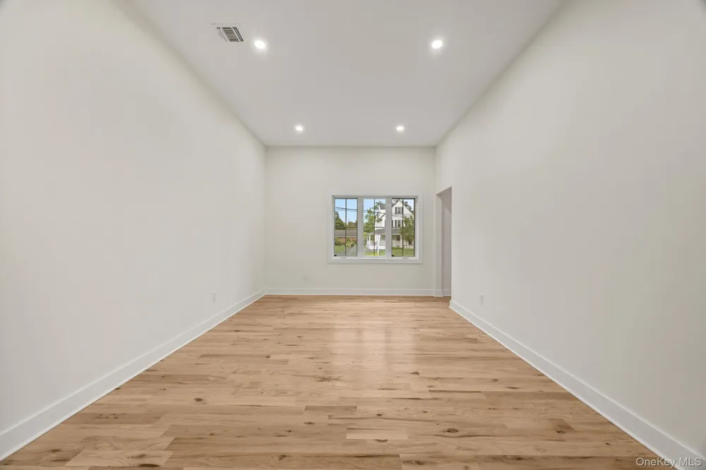 16 S Montgomery Avenue Bay Shore, NY 11706