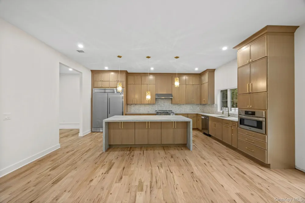 16 S Montgomery Avenue Bay Shore, NY 11706