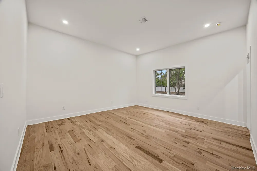 16 S Montgomery Avenue Bay Shore, NY 11706