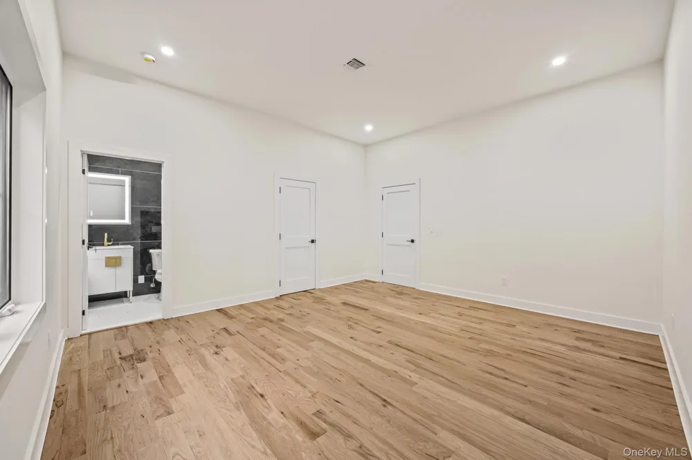 16 S Montgomery Avenue Bay Shore, NY 11706