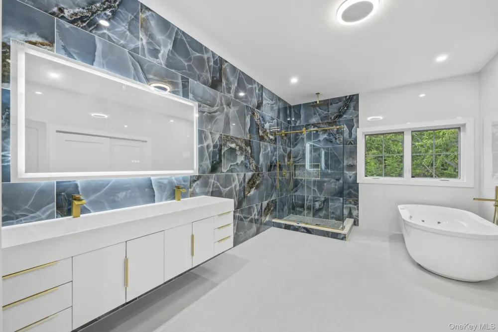 16 S Montgomery Avenue Bay Shore, NY 11706