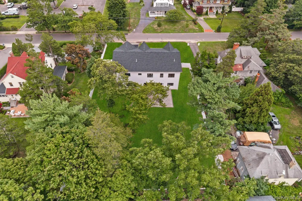 16 S Montgomery Avenue Bay Shore, NY 11706