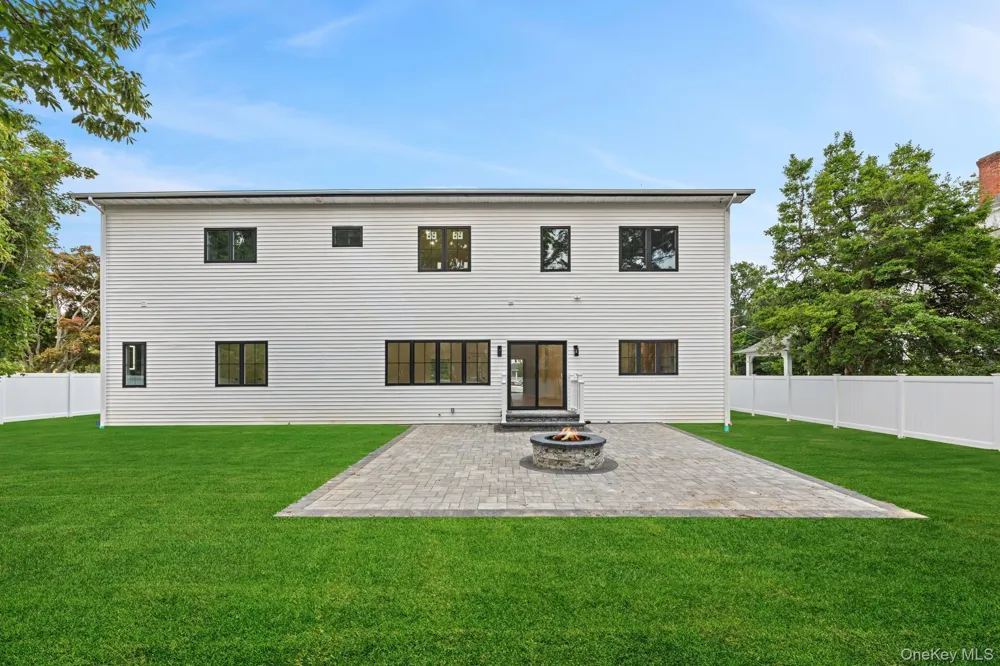 16 S Montgomery Avenue Bay Shore, NY 11706