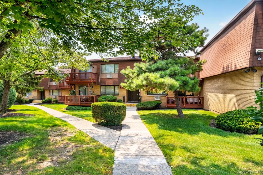 24 Richard Court Pomona, NY 10970