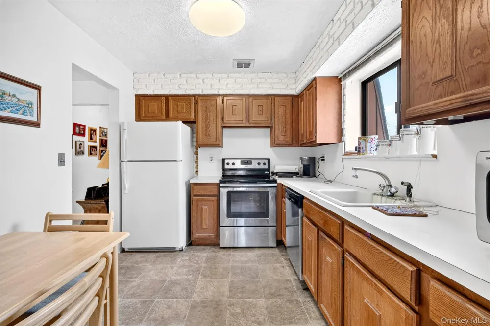 24 Richard Court Pomona, NY 10970