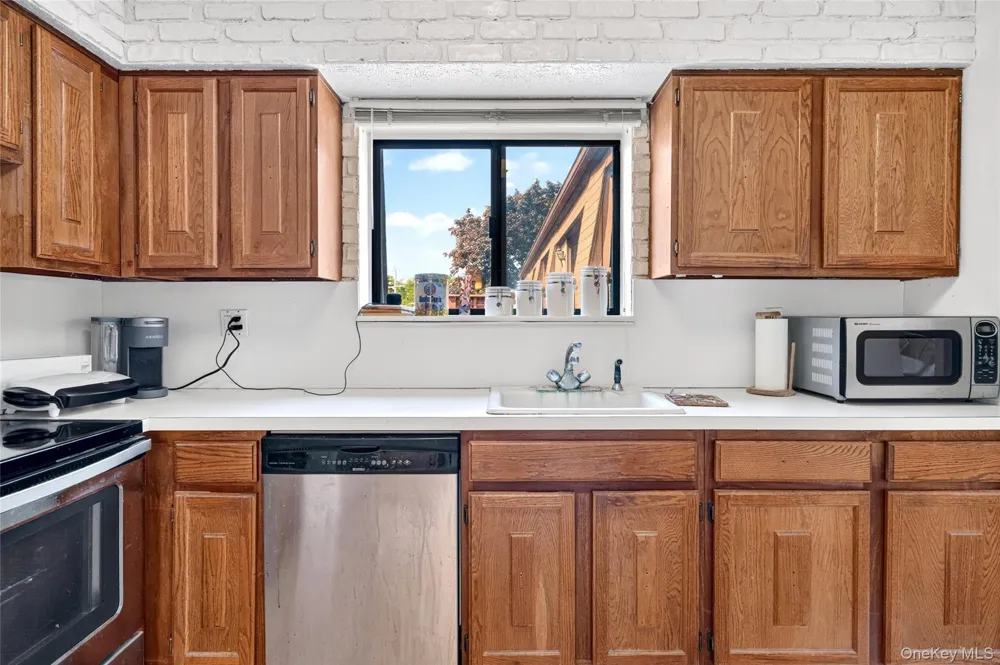 24 Richard Court Pomona, NY 10970