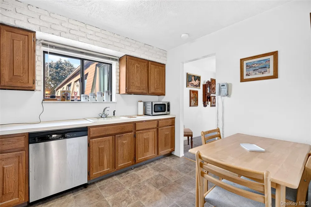 24 Richard Court Pomona, NY 10970