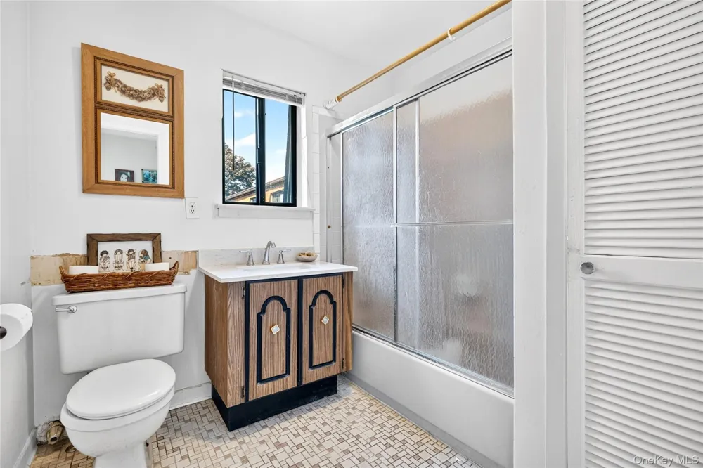24 Richard Court Pomona, NY 10970